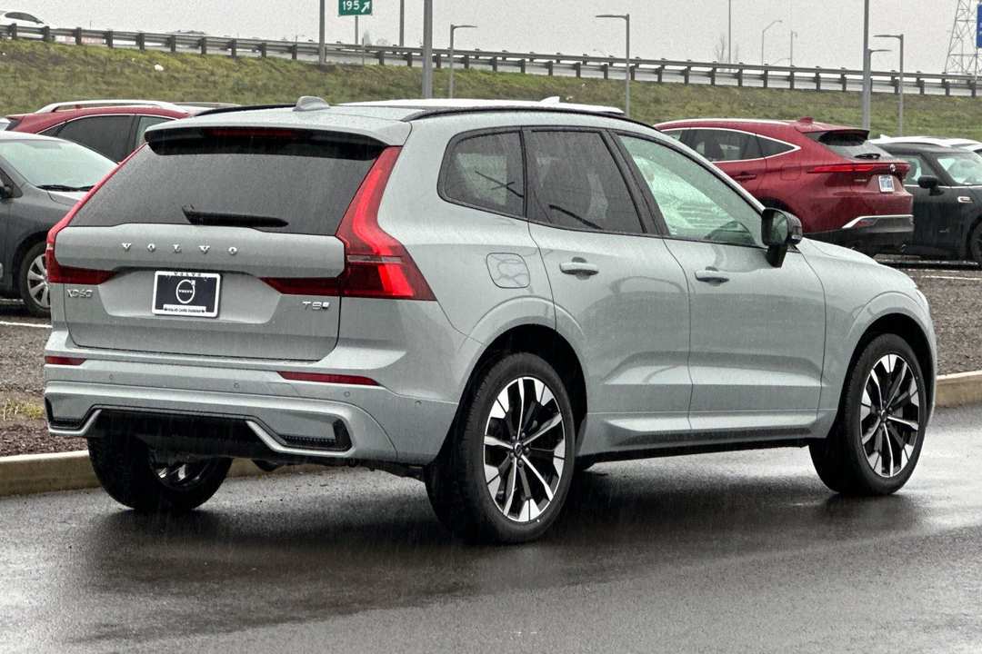 2026 Volvo Xc60 T8 Plus - Image 3