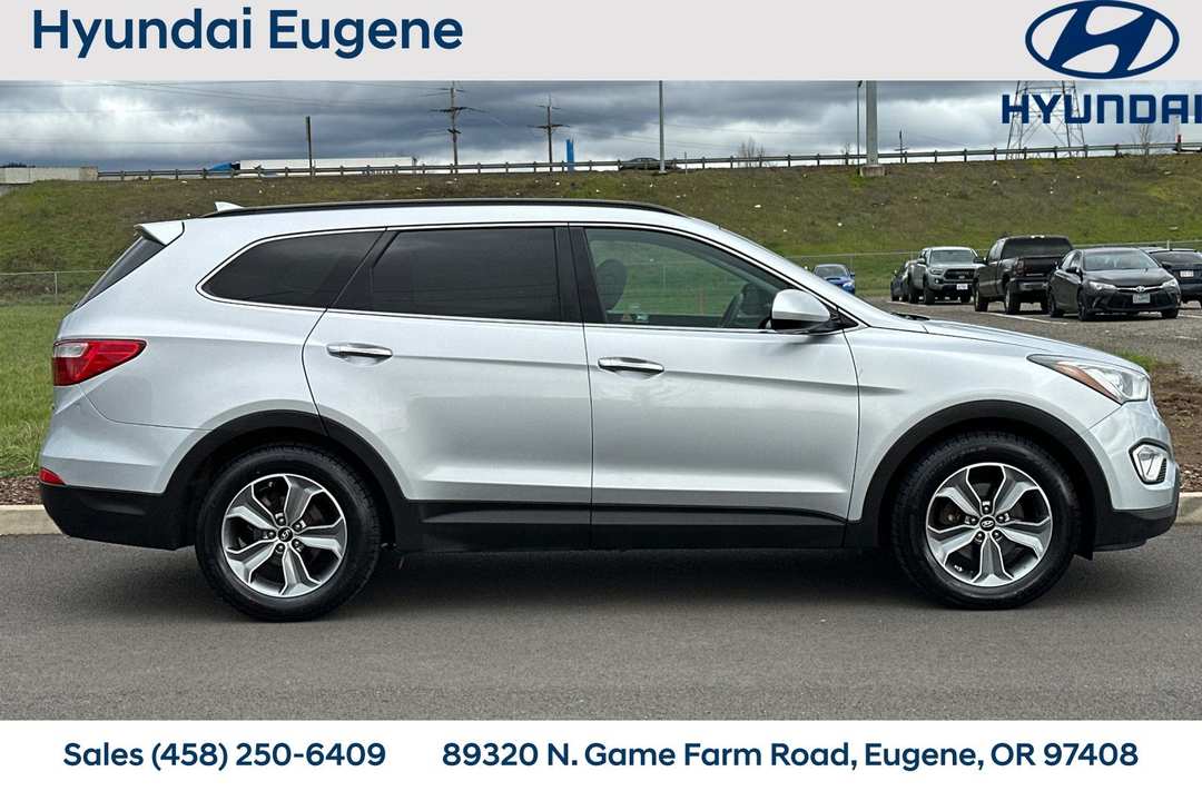 2016 Hyundai Santa Fe SE - Image 2