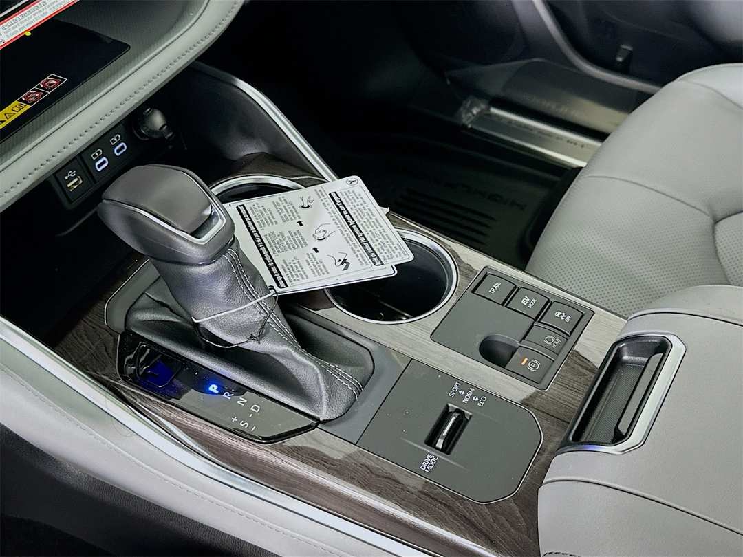 2026 Toyota Highlander Limited - Image 17