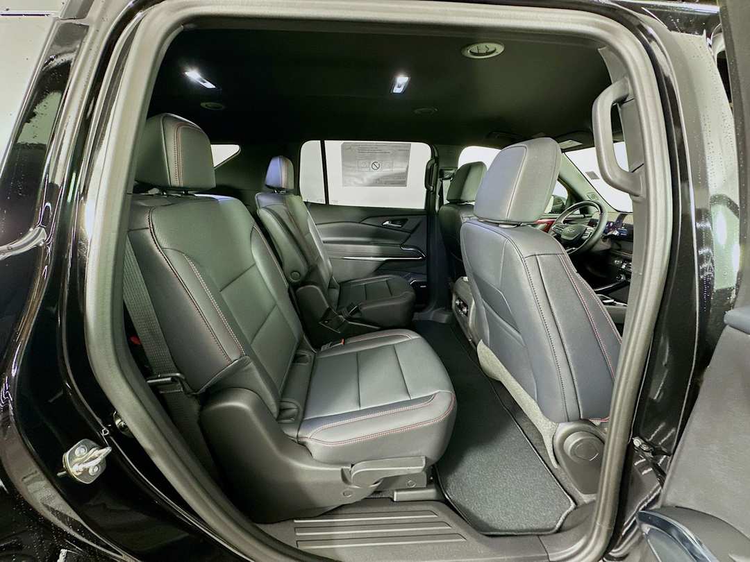 2026 Chevrolet Traverse Z71 - Image 29