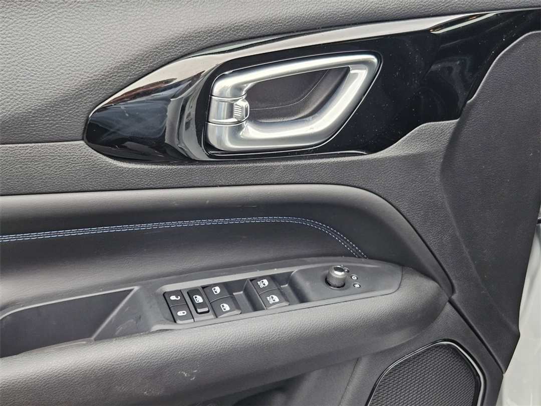 2026 Jeep Compass Latitude - Image 11