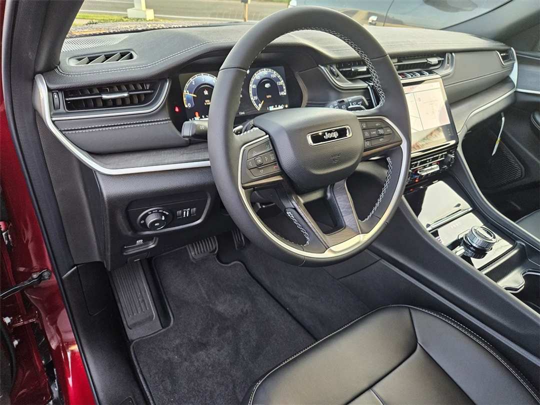 2025 Jeep Grand Cherokee Limited - Image 13