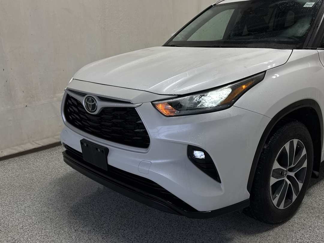 2024 Toyota Highlander XLE - Image 3