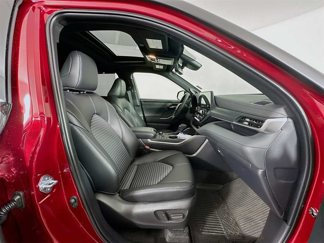 2026 Toyota Highlander XSE - Image 31