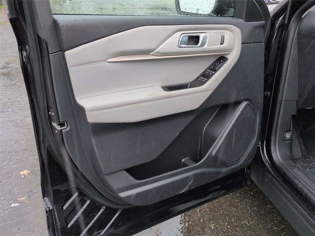 2026 Ford Explorer Active - Image 9