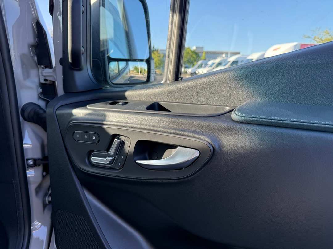 2025 Mercedes-Benz Sprinter 2500 Passenger 144 WB - Image 12