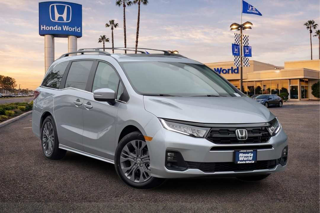 2026 Honda Odyssey Touring - Image 2