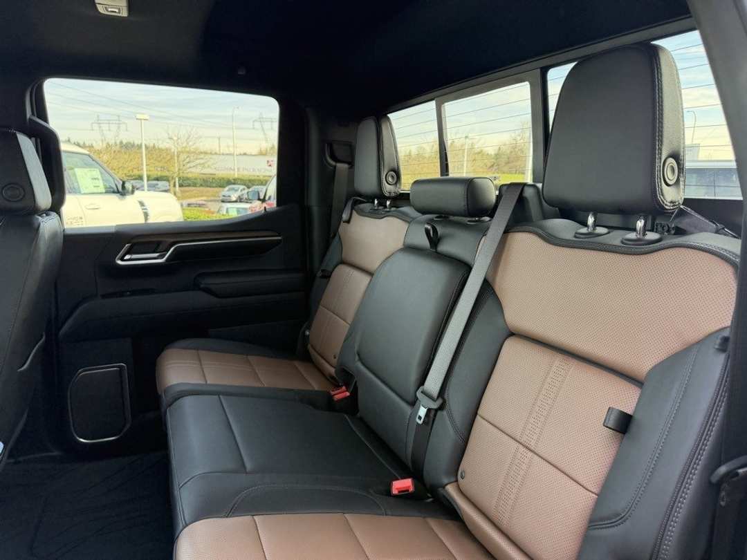 2025 Chevrolet Silverado 1500 High Country - Image 30