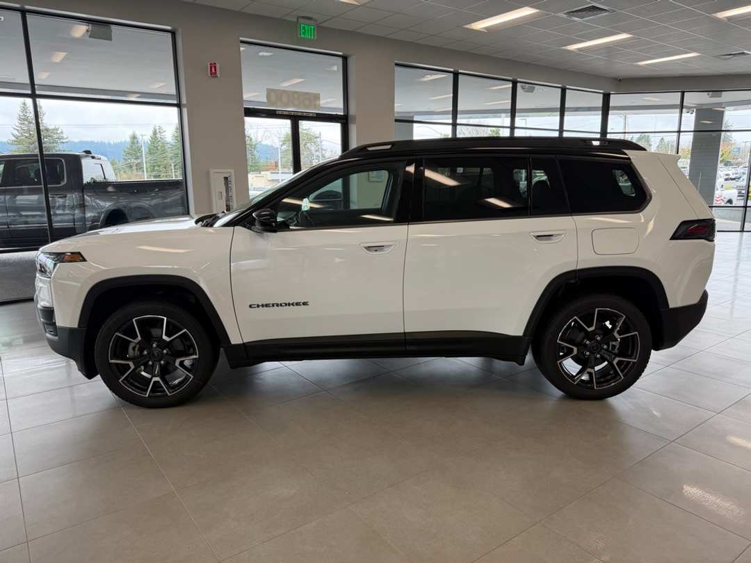 2026 Jeep Cherokee Overland - Image 6