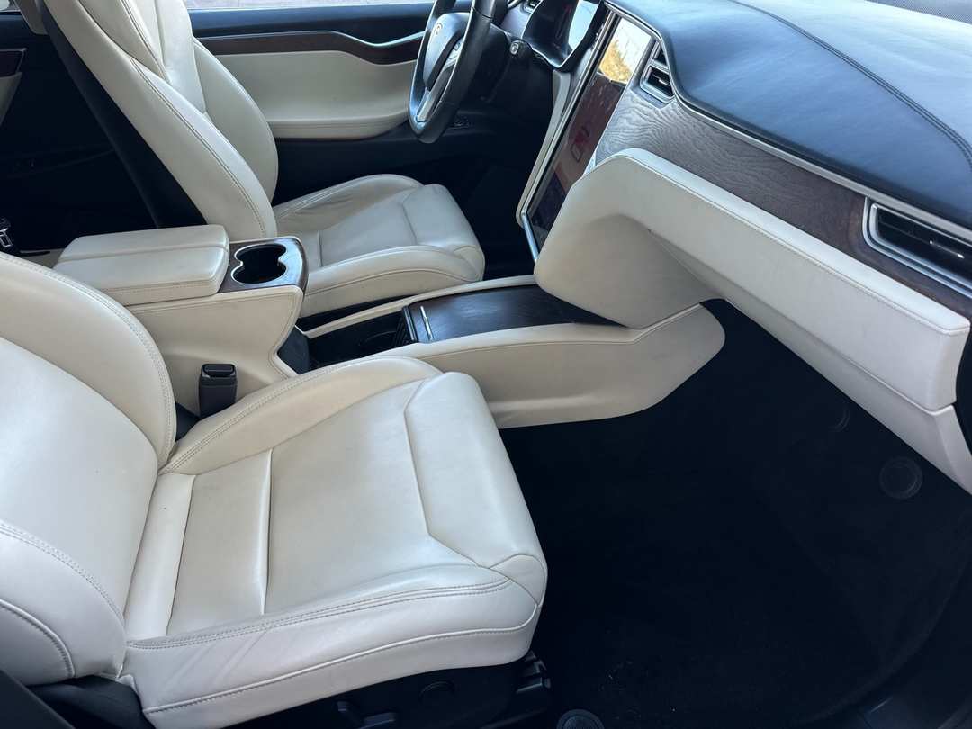 2017 Tesla Model X - Image 14