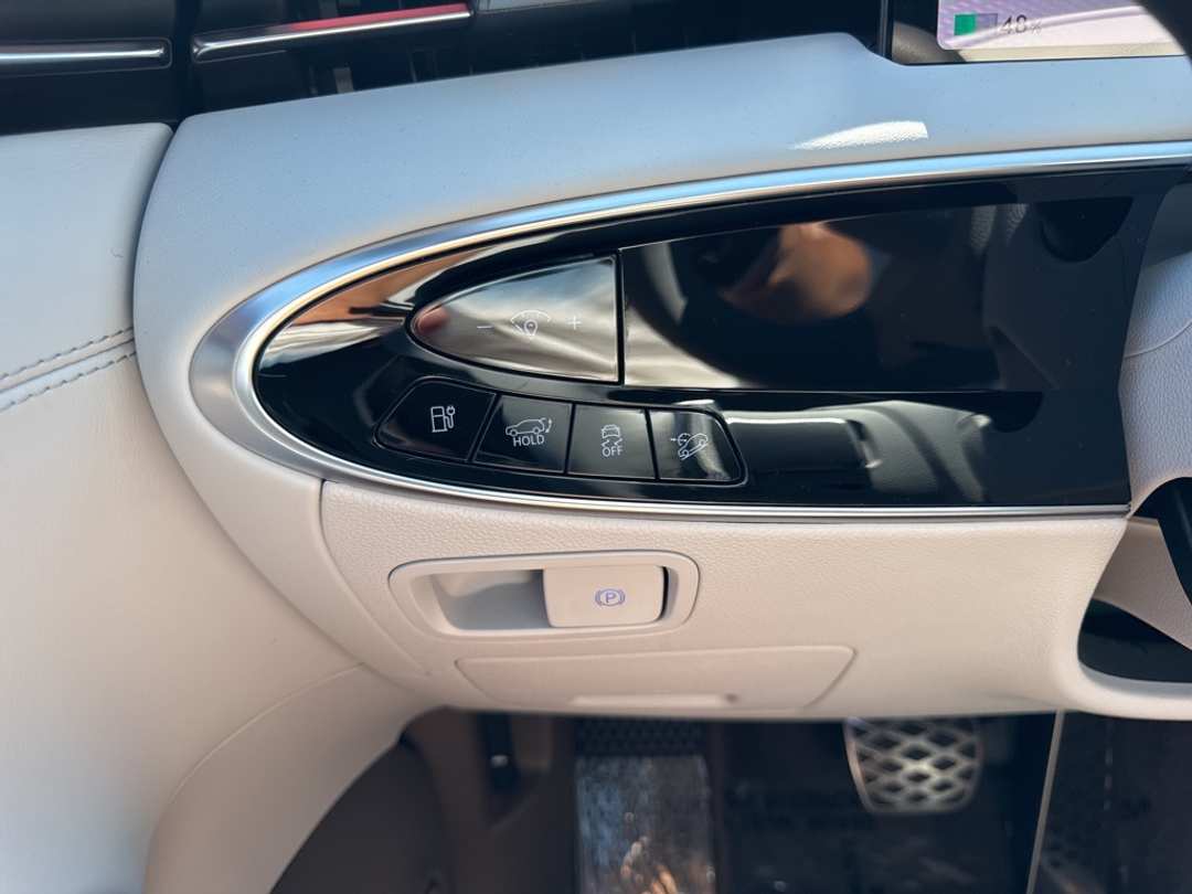 2026 Genesis Electrified Gv70 - Image 38