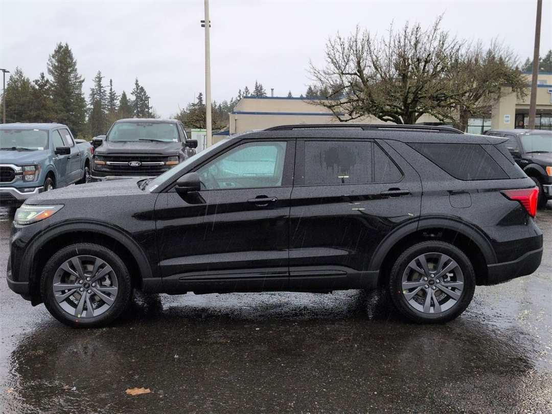 2026 Ford Explorer Active - Image 2