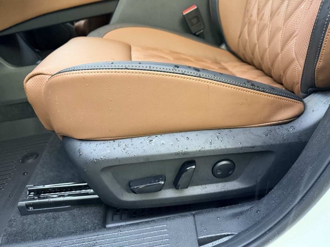 2026 Nissan Rogue Platinum - Image 14