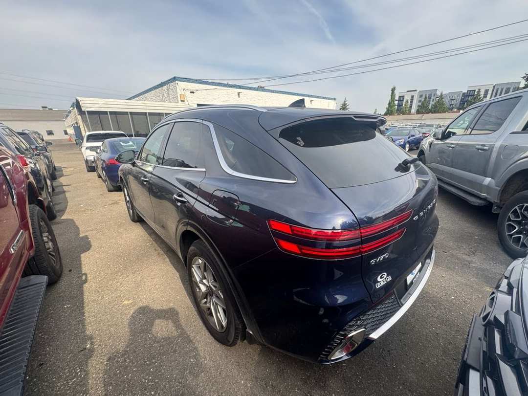 2023 Genesis Gv70 2.5T - Image 2