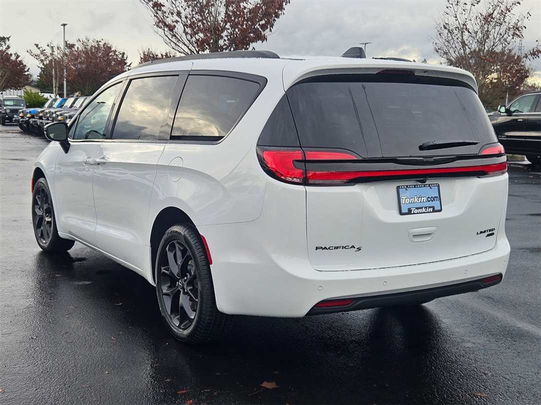 2026 Chrysler Pacifica Limited - Image 4
