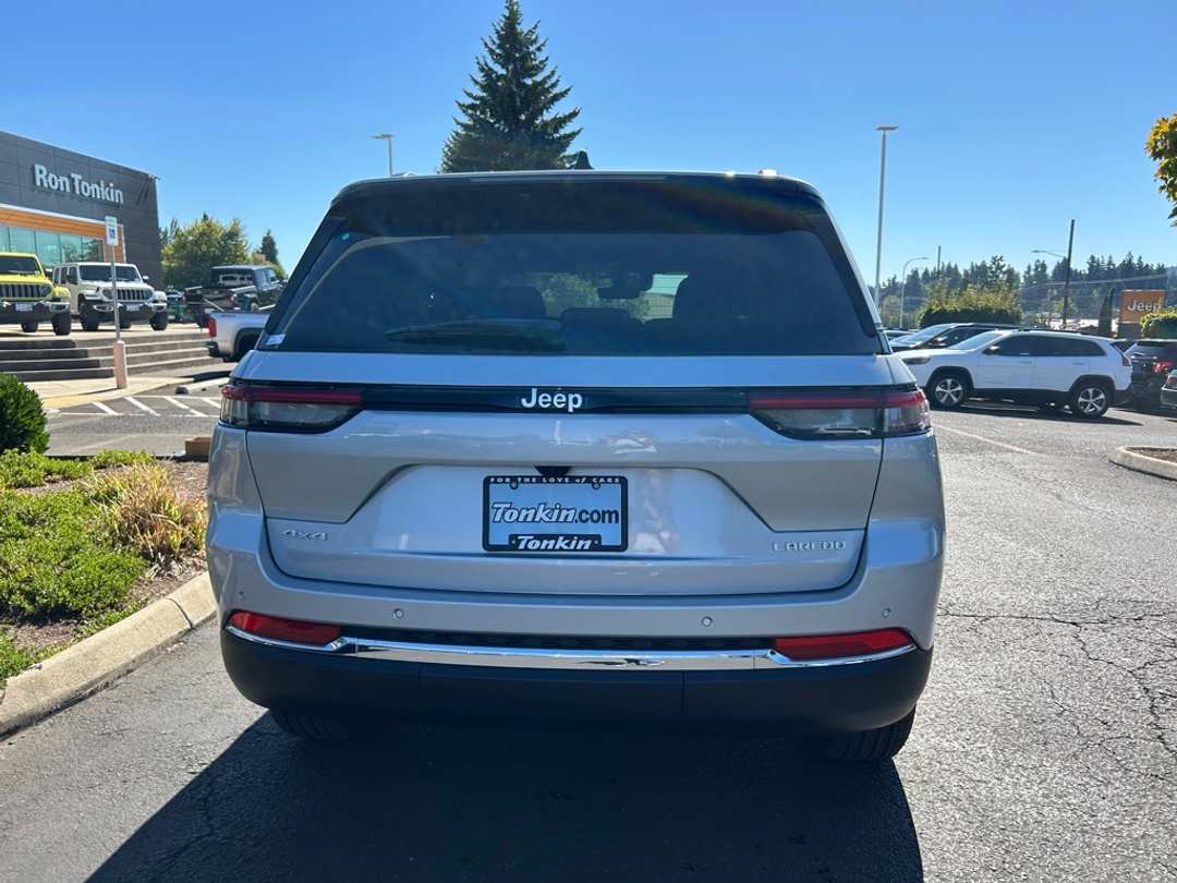 2025 Jeep Grand Cherokee Laredo X - Image 7