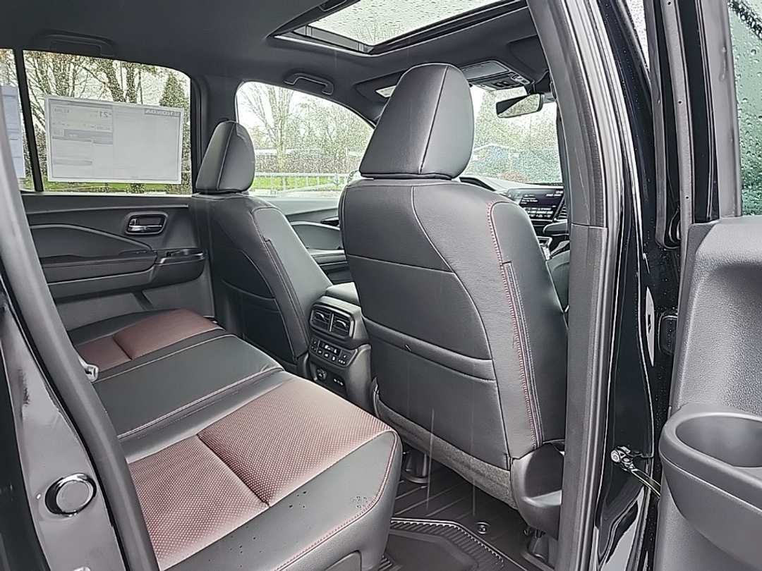 2026 Honda Ridgeline Black Edition - Image 28