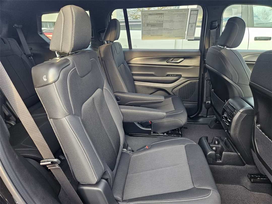 2025 Jeep Grand Cherokee L Laredo - Image 36