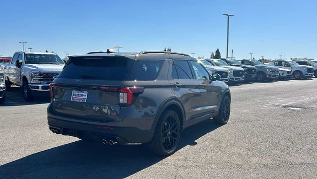 2026 Ford Explorer ST - Image 3