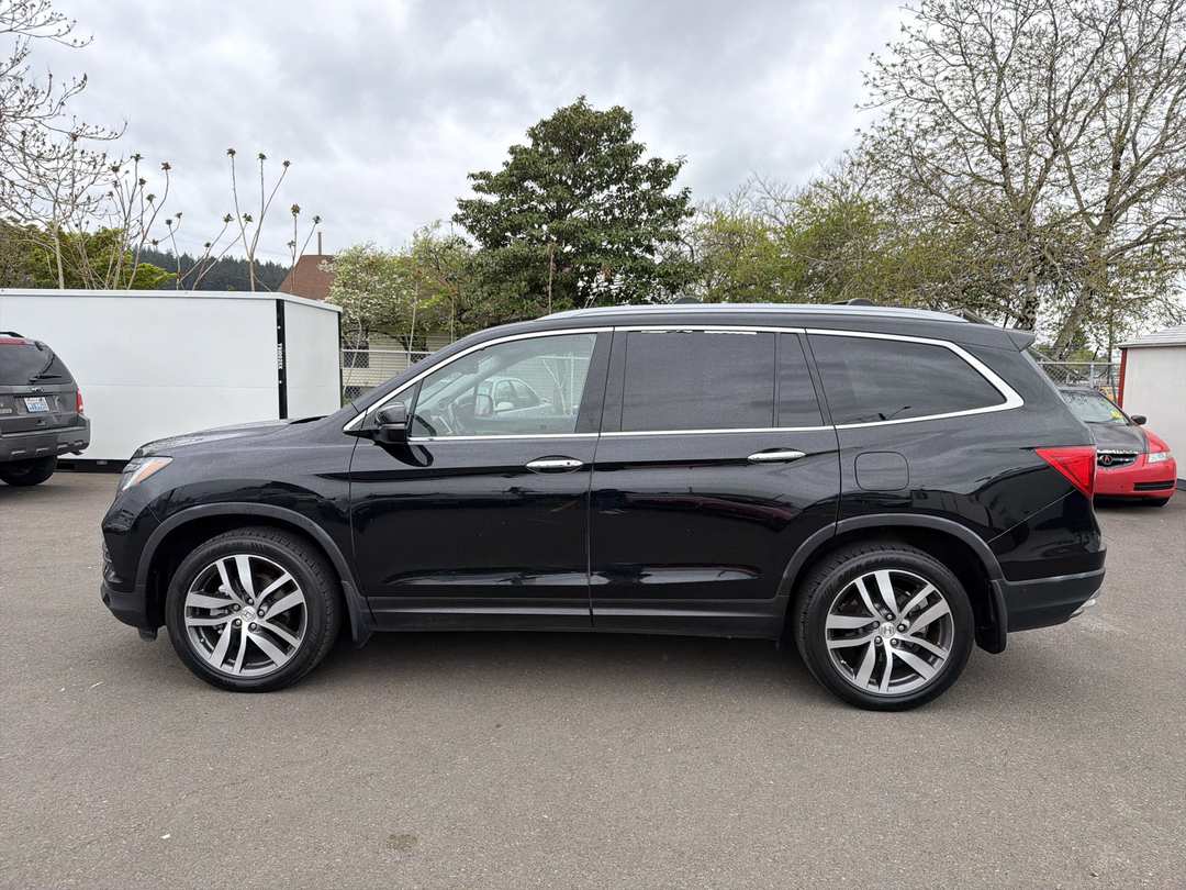 2016 Honda Pilot Elite - Image 2