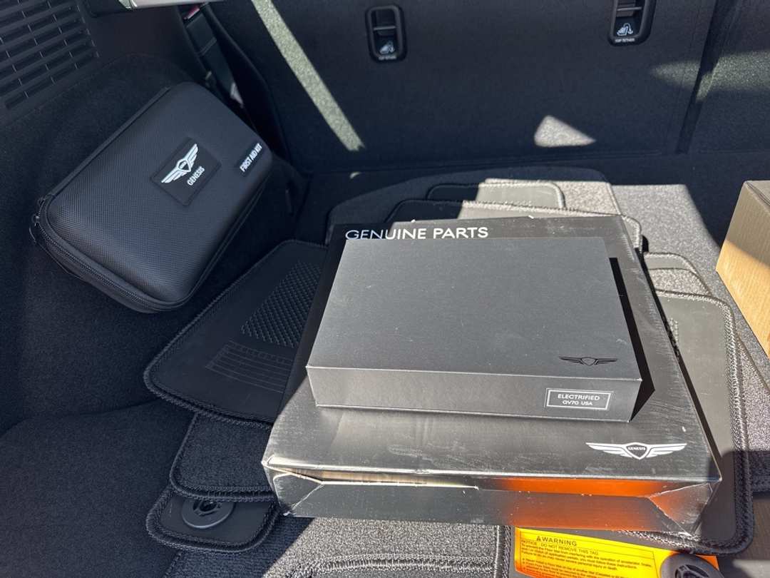 2026 Genesis Electrified Gv70 - Image 14