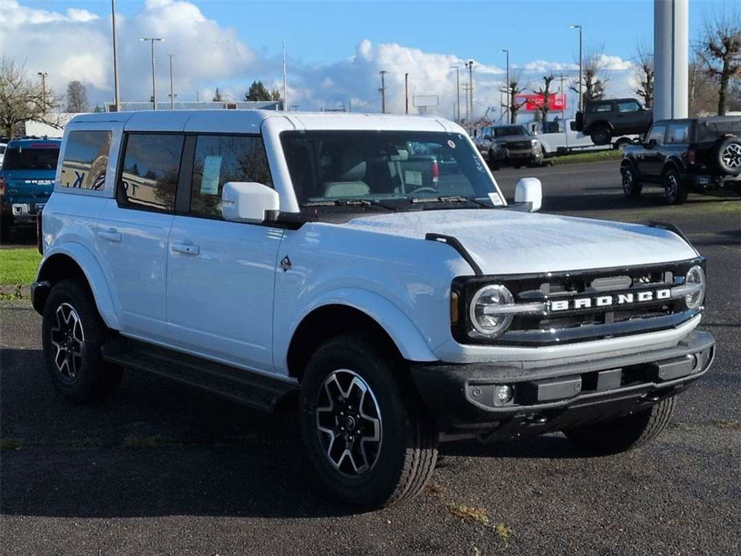 2025 Ford Bronco Outer Banks - Image 7