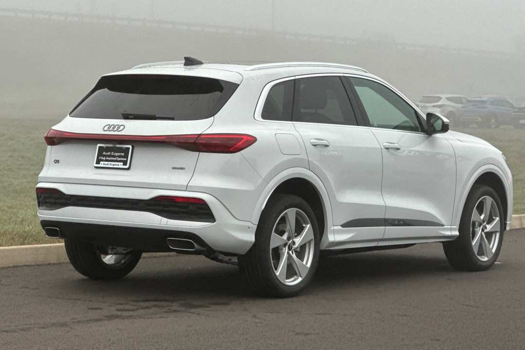 2025 Audi Q5 2.0T Premium Plus - Image 3