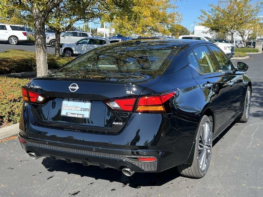2025 Nissan Altima 2.5 SL - Image 6