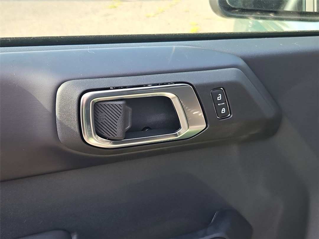 2025 Ford Bronco Outer Banks - Image 10