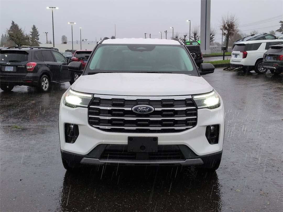 2026 Ford Explorer Active - Image 8