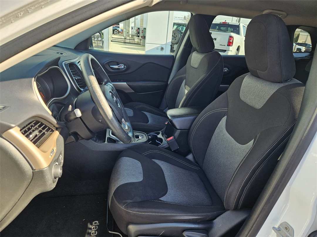 2018 Jeep Cherokee Latitude - Image 14