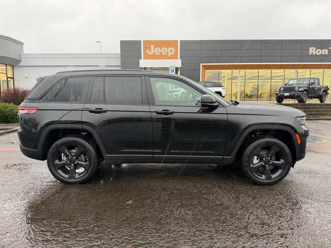 2025 Jeep Grand Cherokee Limited - Image 9