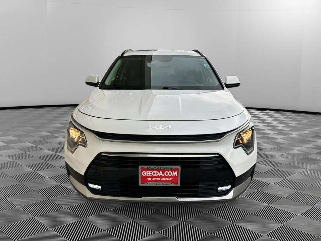2023 Kia Niro SX - Image 3