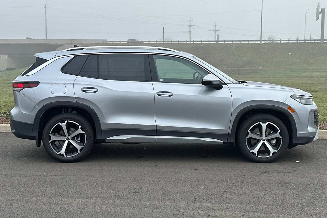 2026 Volkswagen Tiguan 2.0T SE - Image 2