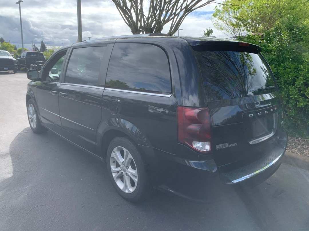 2017 Dodge Grand Caravan SXT - Image 2