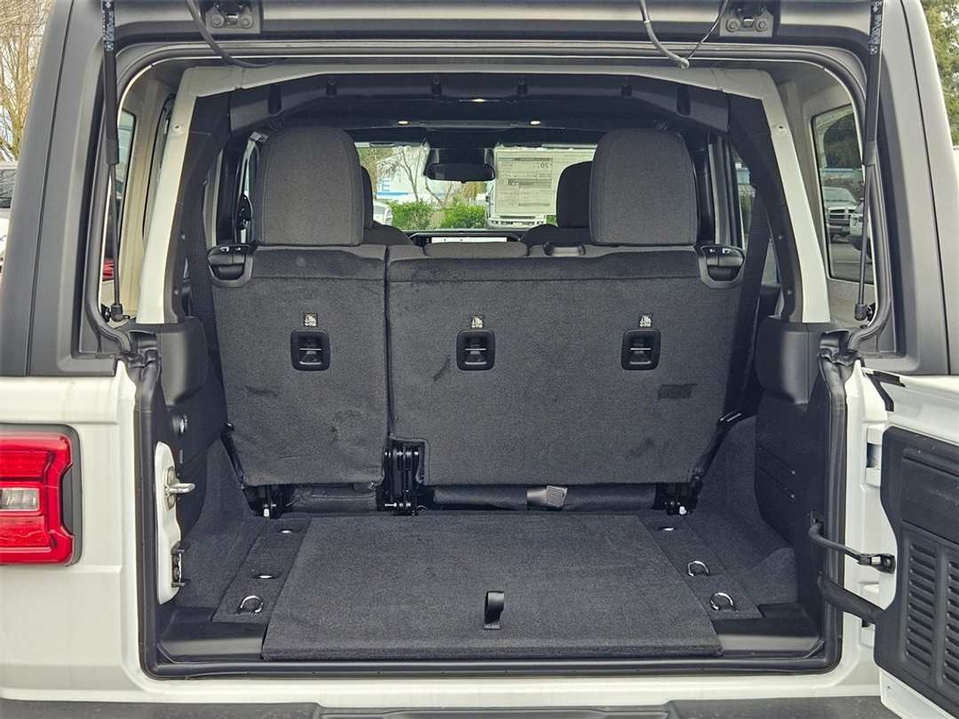 2026 Jeep Wrangler Rubicon - Image 32