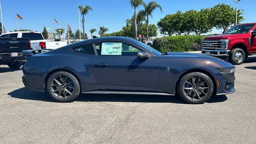 2026 Ford Mustang Dark Horse - Image 2