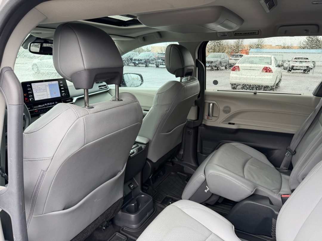2024 Toyota Sienna Limited - Image 31