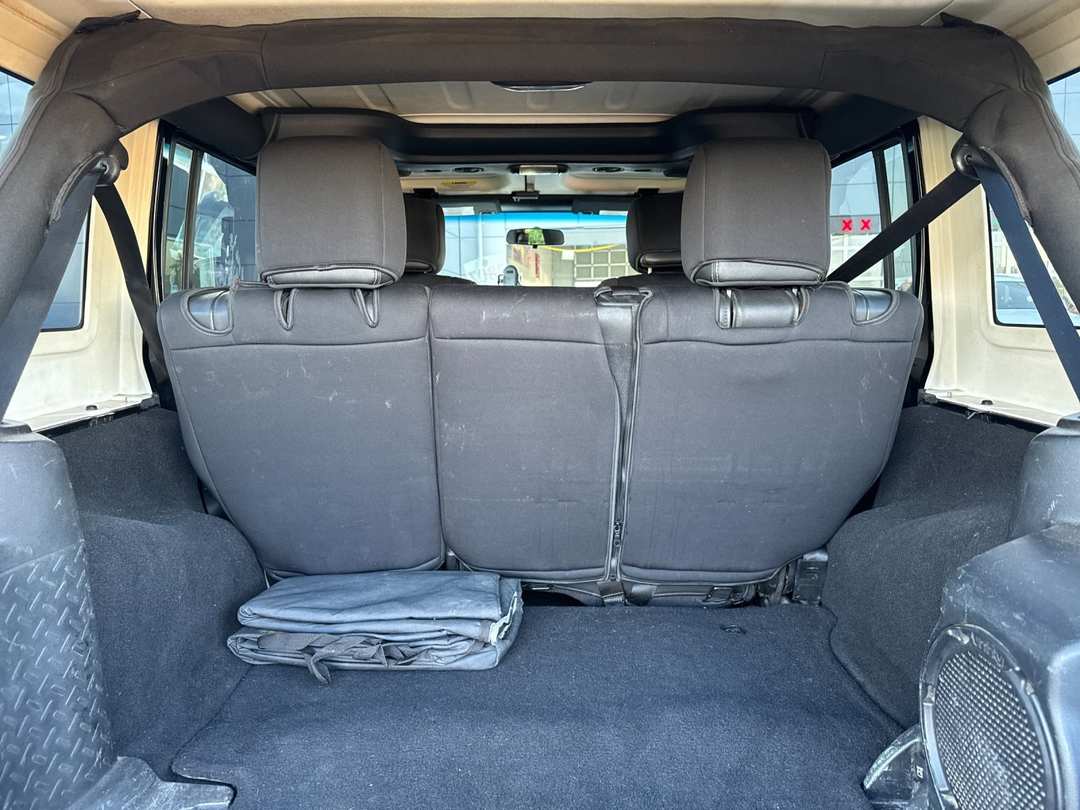 2012 Jeep Wrangler Unlimited Rubicon - Image 14