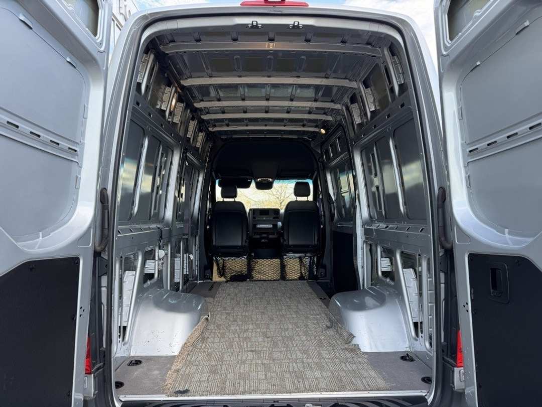 2023 Mercedes-Benz Sprinter 3500 Cargo 144 WB - Image 10