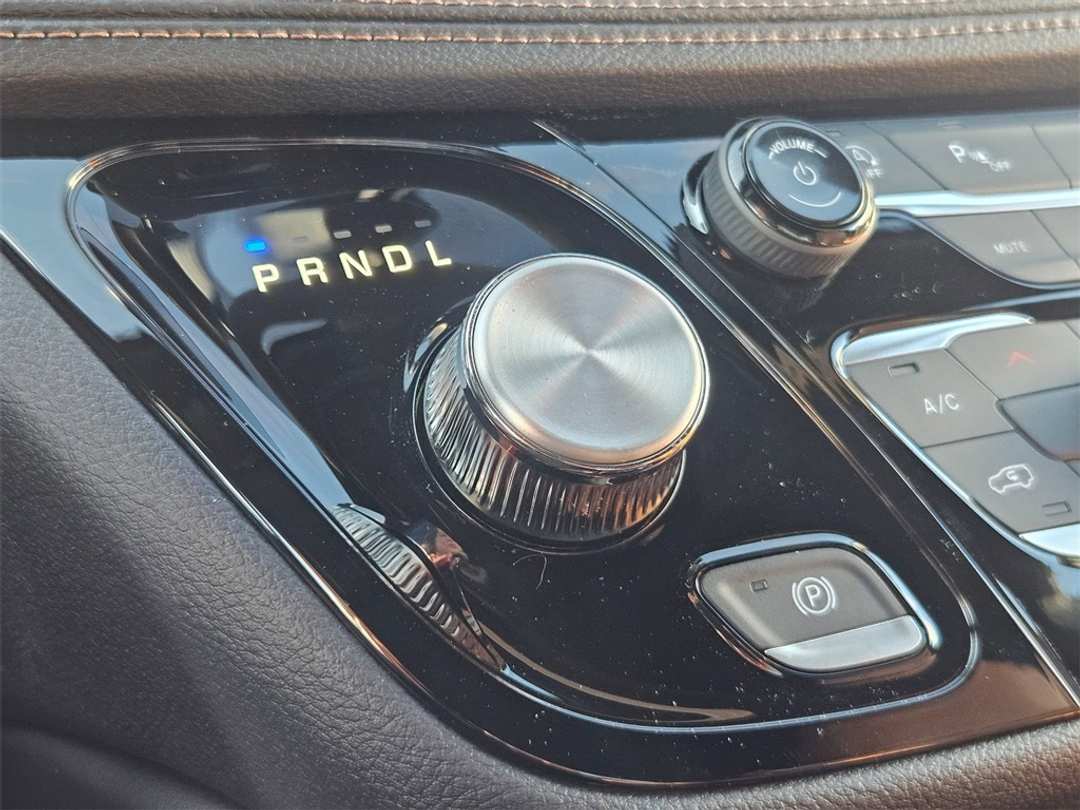 2026 Chrysler Pacifica Pinnacle - Image 18