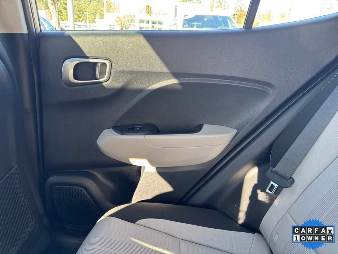 2025 Hyundai Venue SEL - Image 32