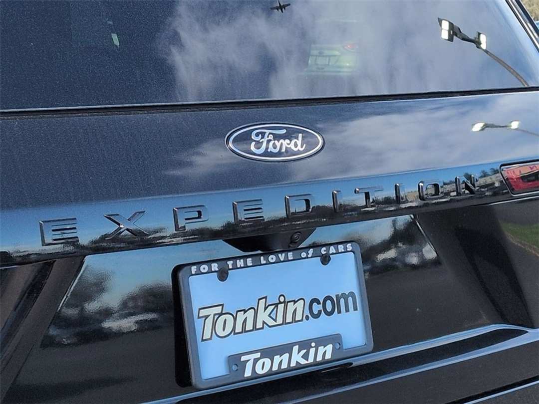 2025 Ford Expedition Platinum - Image 28