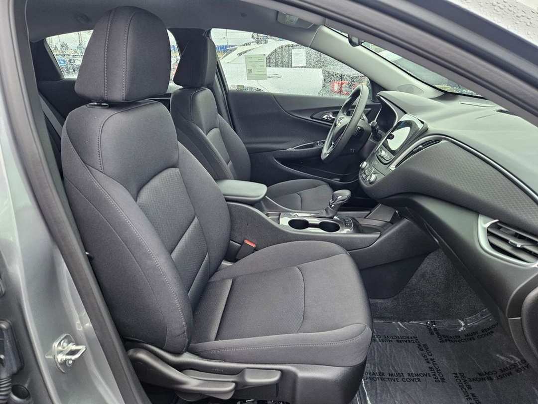 2025 Chevrolet Malibu LS - Image 33