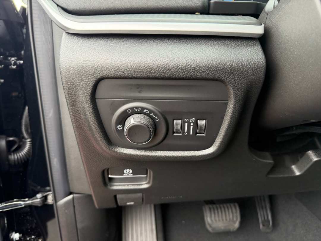 2025 Jeep Grand Cherokee Laredo X - Image 18