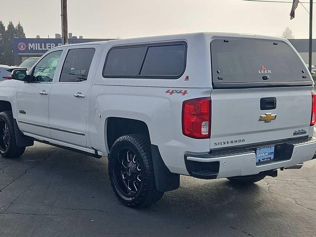 2017 Chevrolet Silverado 1500 High Country - Image 4