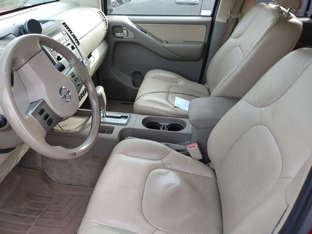 2010 Nissan Frontier LE - Image 2