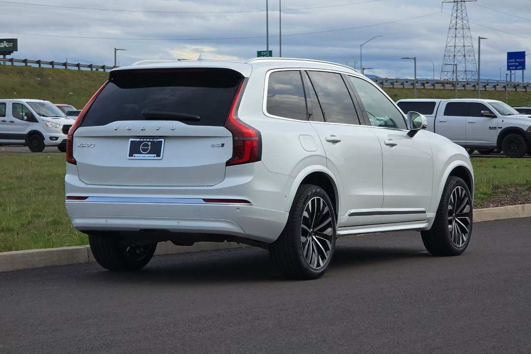 2026 Volvo Xc90 B5 Plus - Image 3