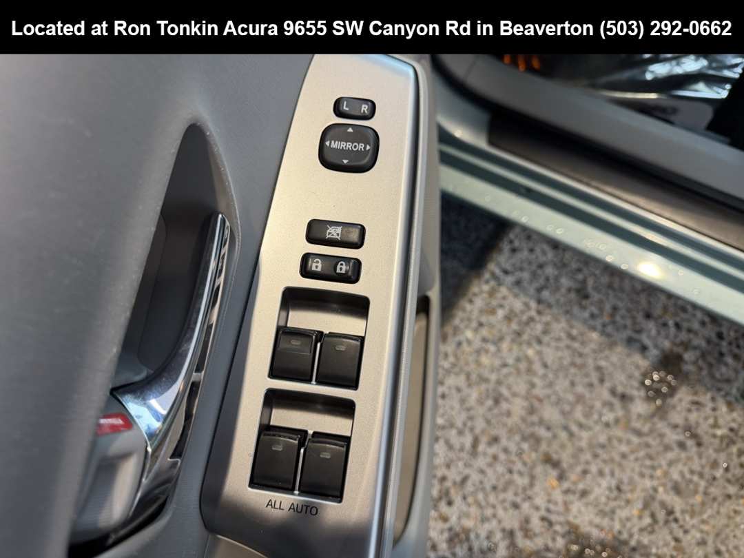 2015 Toyota Prius V Five - Image 12