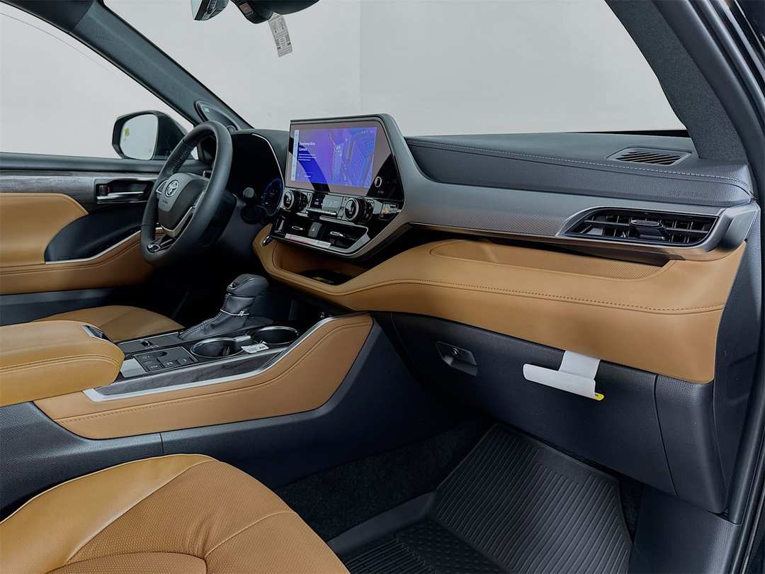 2026 Toyota Highlander Platinum - Image 32